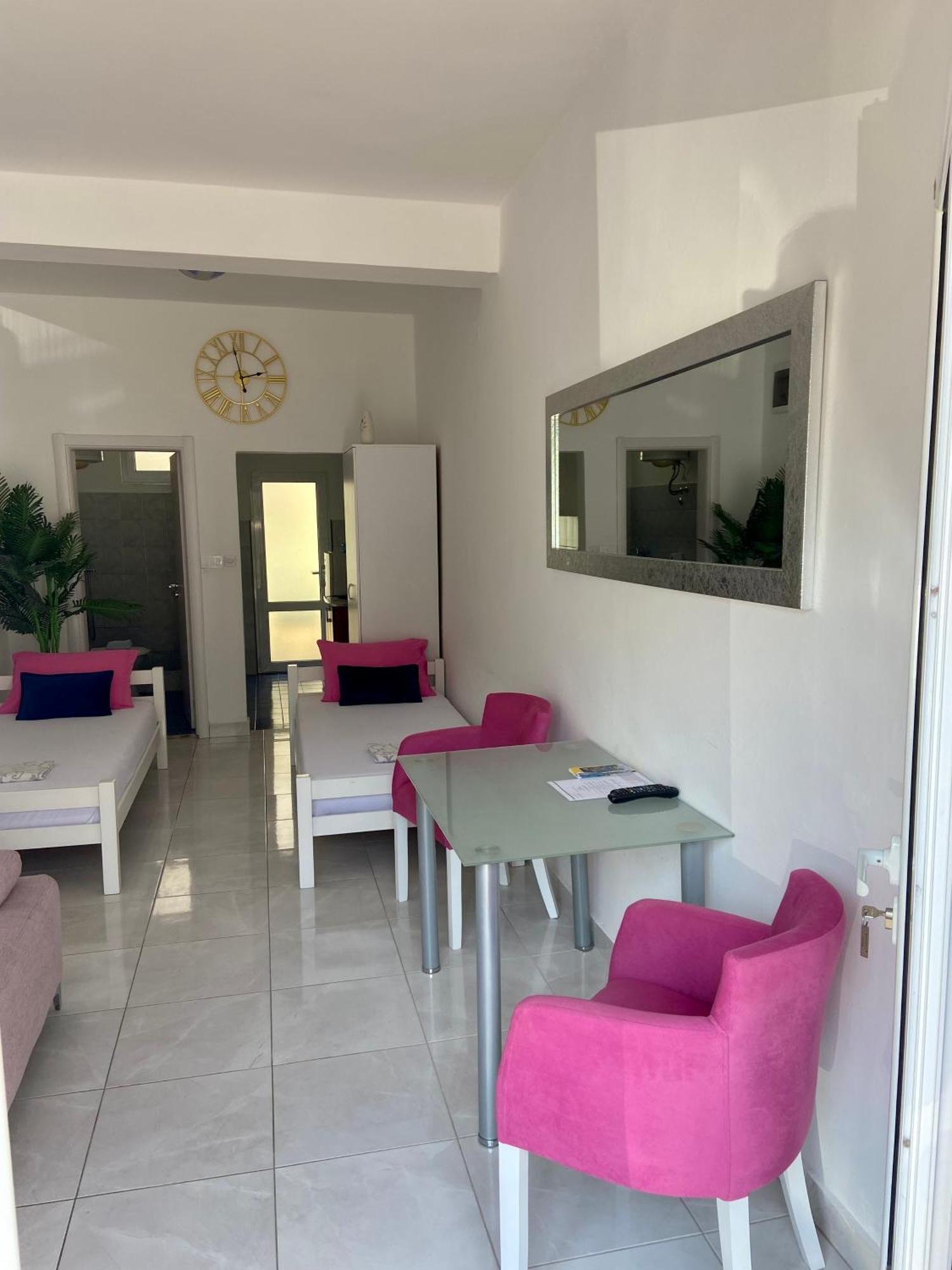 Banicevic Apartmani Thenovici Exterior photo