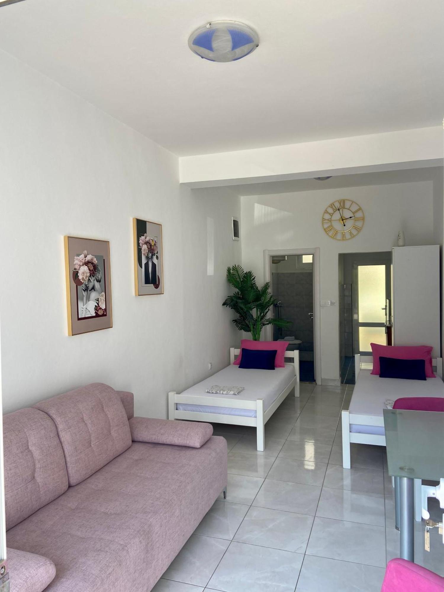 Banicevic Apartmani Thenovici Exterior photo