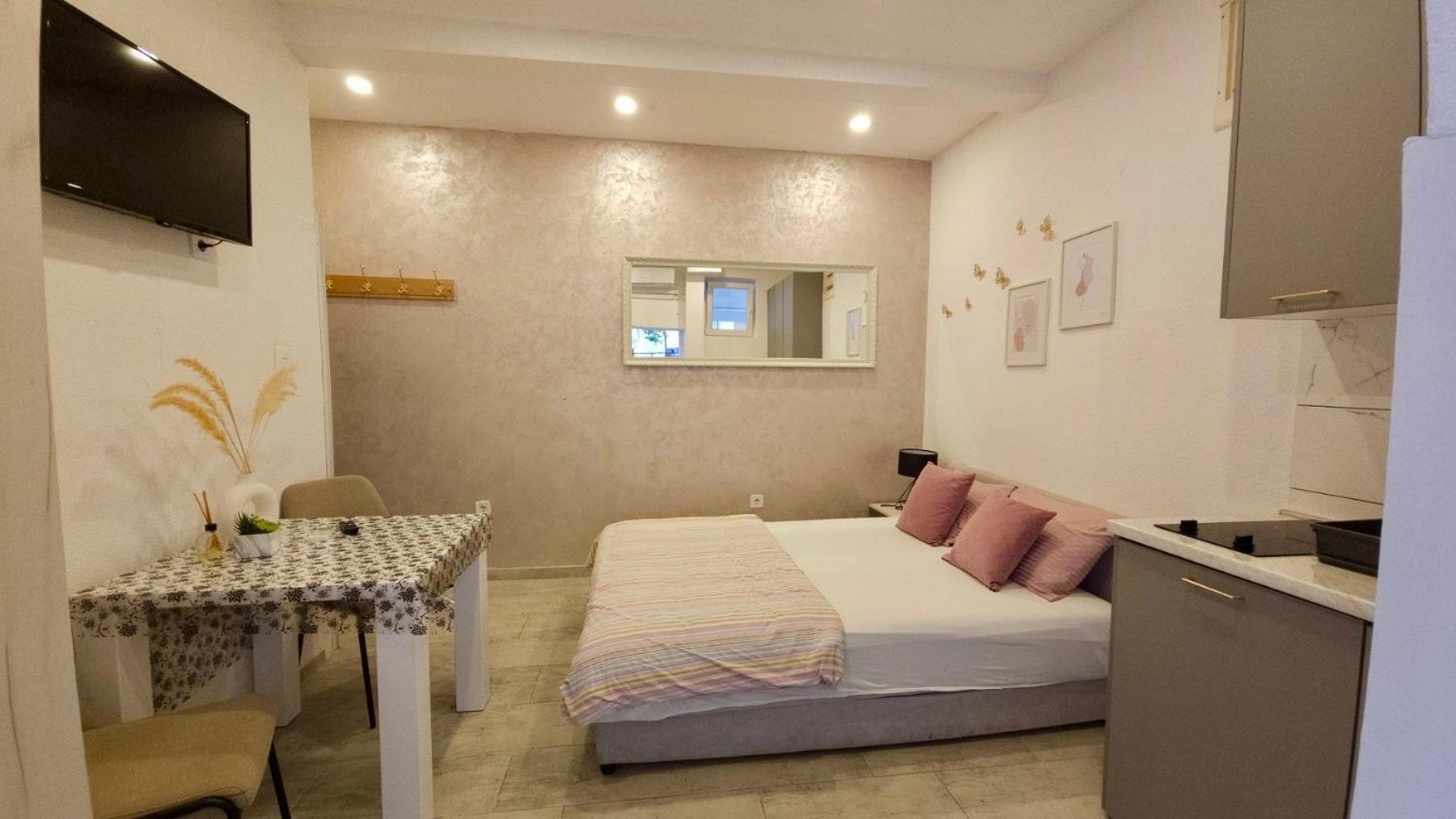 Banicevic Apartmani Thenovici Exterior photo