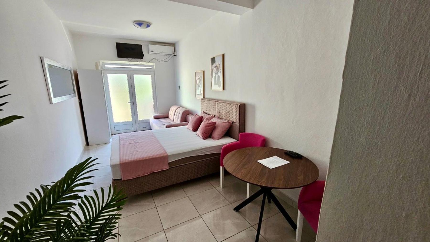 Banicevic Apartmani Thenovici Exterior photo